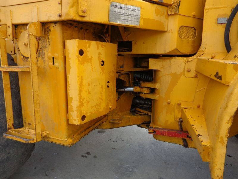 Caterpillar CAT 966C Wheeloader - Gumikerekes homlokrakodó: 5 kép. Caterpillar CAT 966C Wheeloader - Gumikerekes homlokrakodó: 5 kép.
