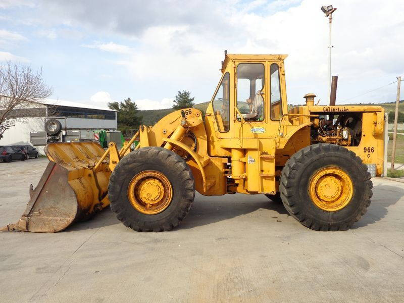 Caterpillar CAT 966C Wheeloader - Gumikerekes homlokrakodó: 1 kép. Caterpillar CAT 966C Wheeloader - Gumikerekes homlokrakodó: 1 kép.