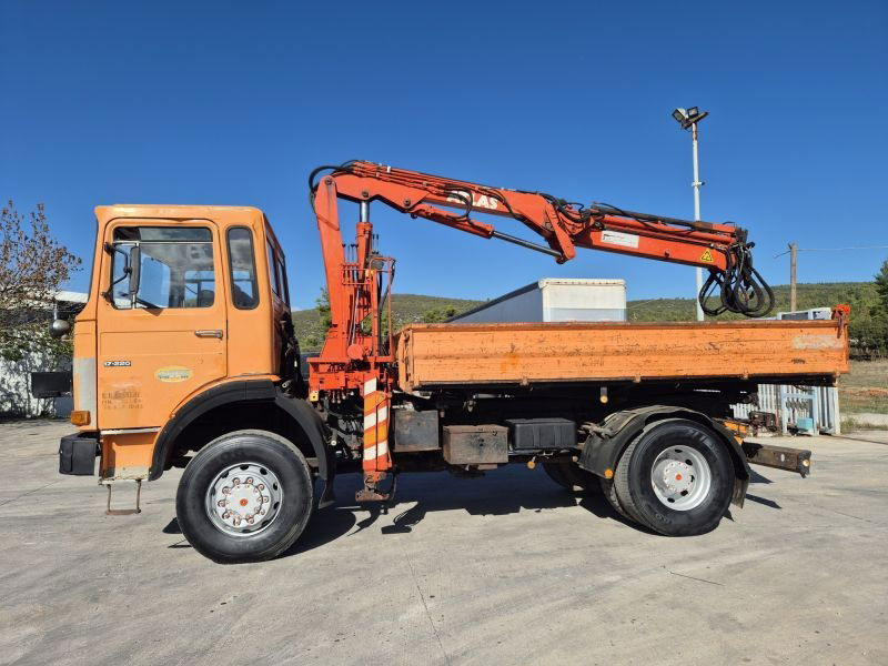 MAN 17 MAN 17.220 FAK 4X4 Kipper AND Crane - Billenőplatós teherautó: 3 kép. MAN 17 MAN 17.220 FAK 4X4 Kipper AND Crane - Billenőplatós teherautó: 3 kép.