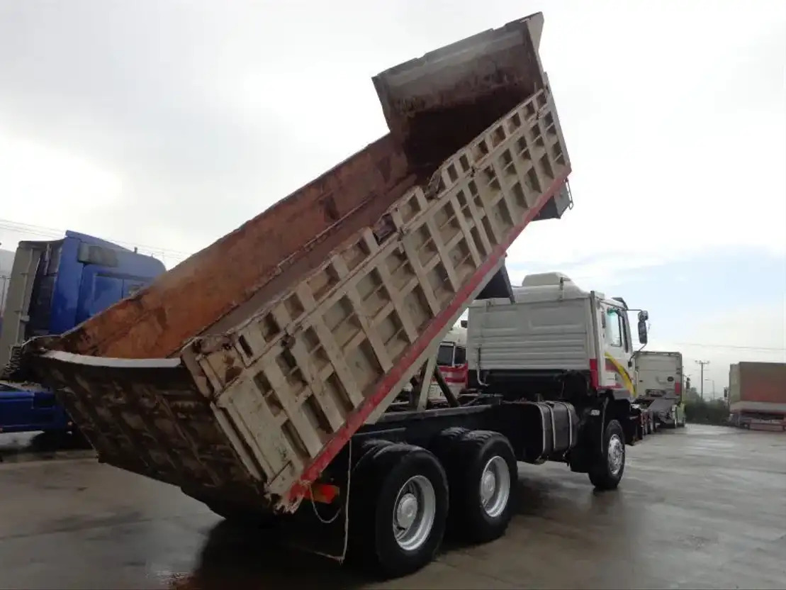 MAN 26.372 MAN 26.372 6X4 - Billenőplatós teherautó: 4 kép. MAN 26.372 MAN 26.372 6X4 - Billenőplatós teherautó: 4 kép.