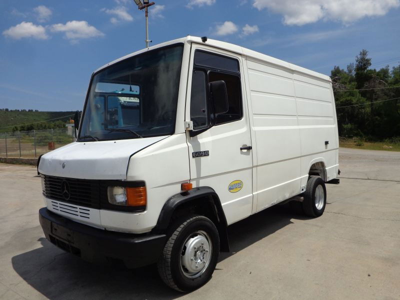 Mercedes-Benz Sprinter Mercedes Benz 609D - Furgon: 1 kép. Mercedes-Benz Sprinter Mercedes Benz 609D - Furgon: 1 kép.