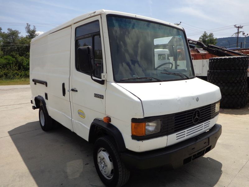 Mercedes-Benz Sprinter Mercedes Benz 609D - Furgon: 2 kép. Mercedes-Benz Sprinter Mercedes Benz 609D - Furgon: 2 kép.