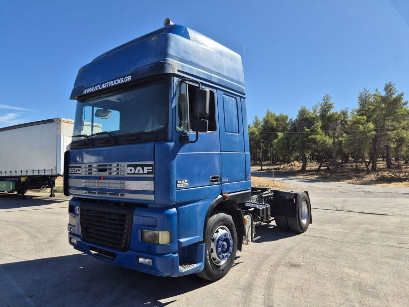 DAF XF 480 DAF XF.480 4X2 Super Space Intarder - Nyergesvontató: 3 kép. DAF XF 480 DAF XF.480 4X2 Super Space Intarder - Nyergesvontató: 3 kép.
