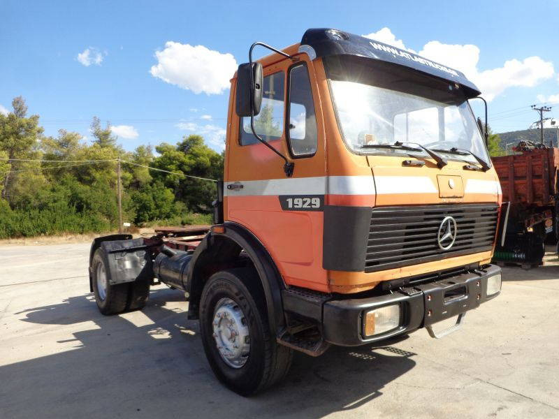 Mercedes-Benz NG Mercedes Benz 1929K 4X2 - Nyergesvontató: 1 kép. Mercedes-Benz NG Mercedes Benz 1929K 4X2 - Nyergesvontató: 1 kép.