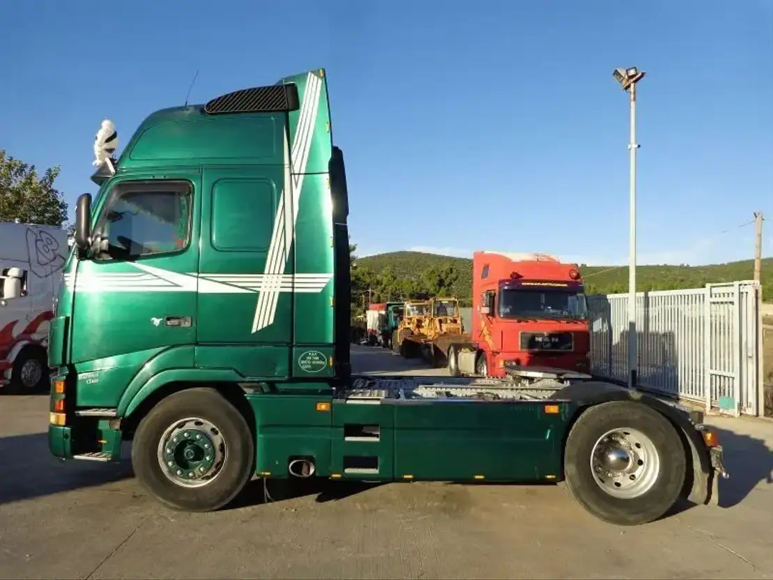 Volvo FH 12.420 Volvo FH12.420 4X2 - Nyergesvontató: 4 kép. Volvo FH 12.420 Volvo FH12.420 4X2 - Nyergesvontató: 4 kép.
