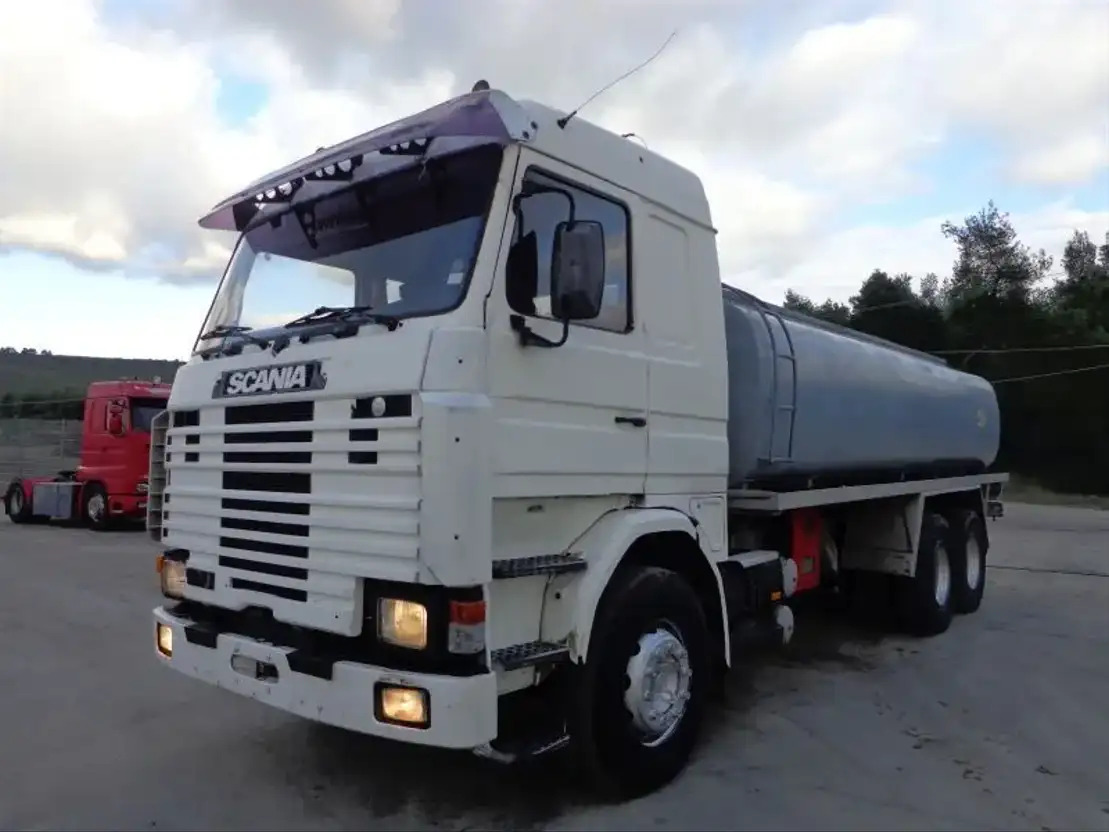 Scania R143-470 V8 Scania R143HL .470 6X2 Diesel/OIL Tank - Tartályos teherautó: 2 kép. Scania R143-470 V8 Scania R143HL .470 6X2 Diesel/OIL Tank - Tartályos teherautó: 2 kép.