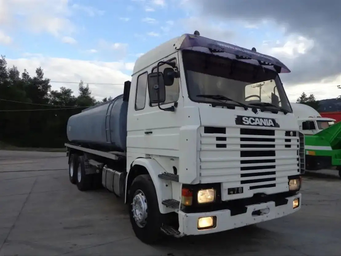 Scania R143-470 V8 Scania R143HL .470 6X2 Diesel/OIL Tank - Tartályos teherautó: 1 kép. Scania R143-470 V8 Scania R143HL .470 6X2 Diesel/OIL Tank - Tartályos teherautó: 1 kép.