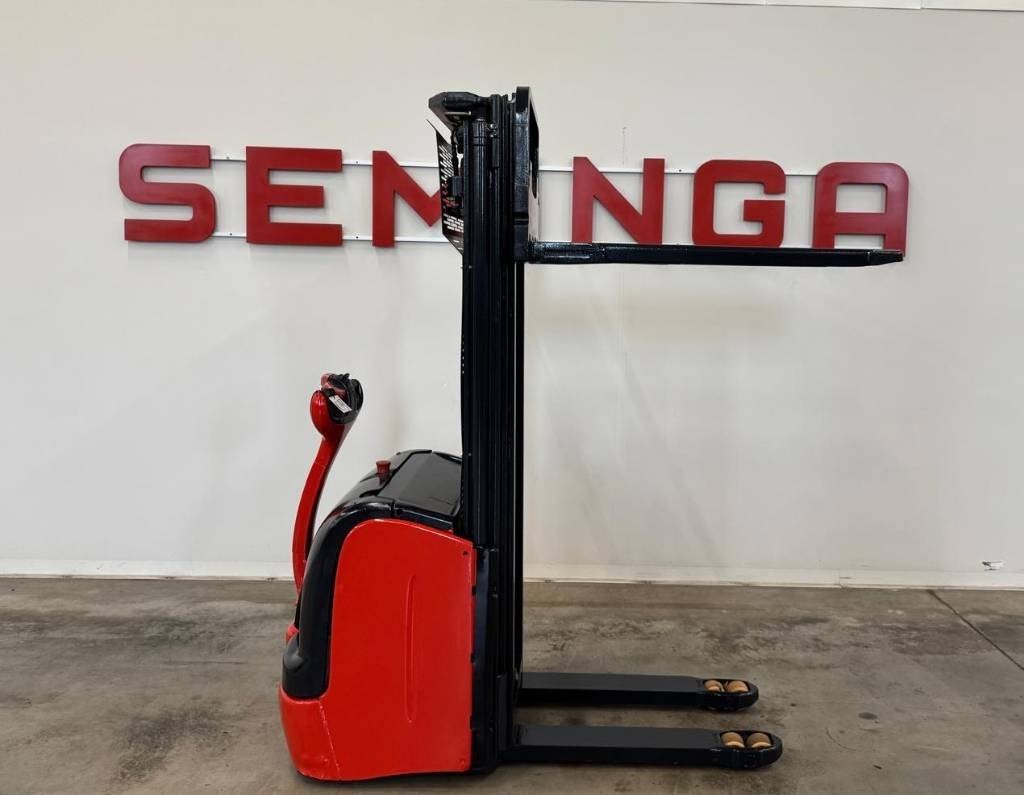 Linde 10750 L16 - Villás targonca: 3 kép. Linde 10750 L16 - Villás targonca: 3 kép.