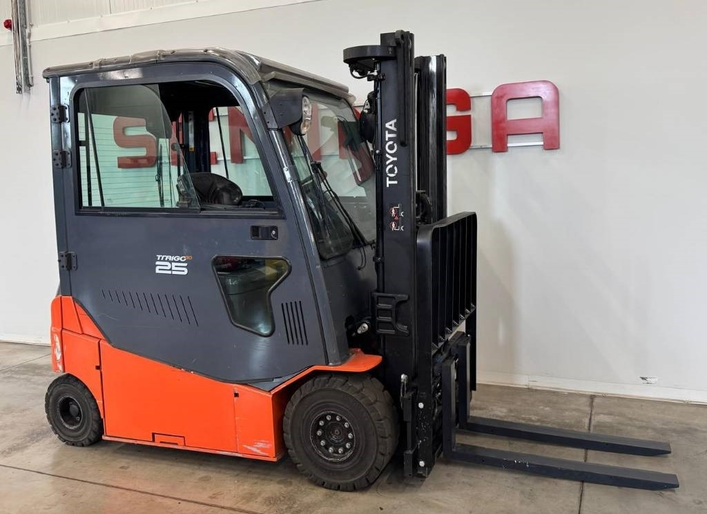 Toyota 10939 - 8FBMT25 - Elektromos targonca: 1 kép. Toyota 10939 - 8FBMT25 - Elektromos targonca: 1 kép.