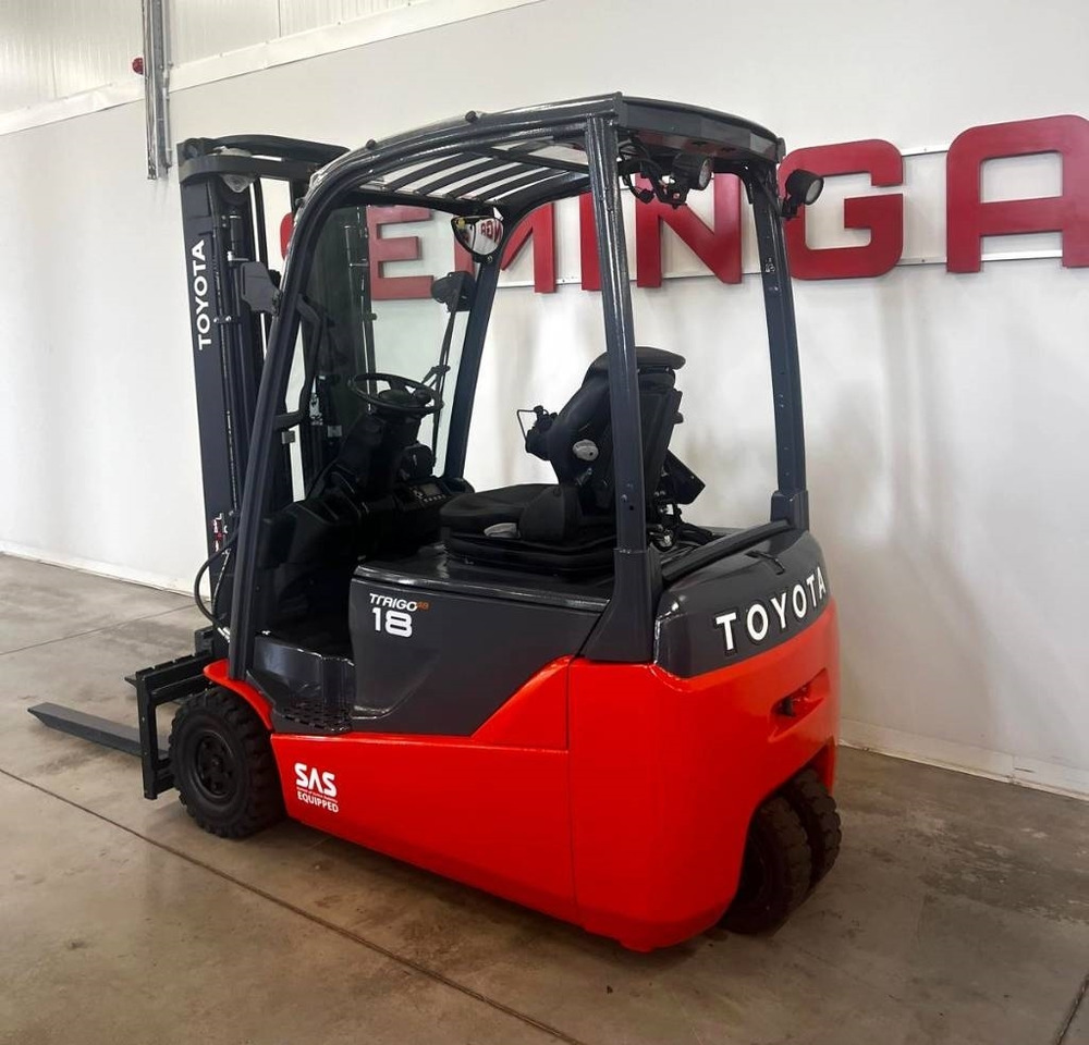 Toyota 10941 8FBE18T - Elektromos targonca: 3 kép. Toyota 10941 8FBE18T - Elektromos targonca: 3 kép.