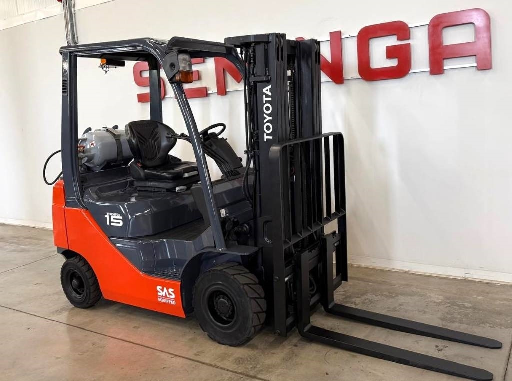 Toyota 10989 - 02-8FGF15 - Gázüzemű targonca: 1 kép. Toyota 10989 - 02-8FGF15 - Gázüzemű targonca: 1 kép.