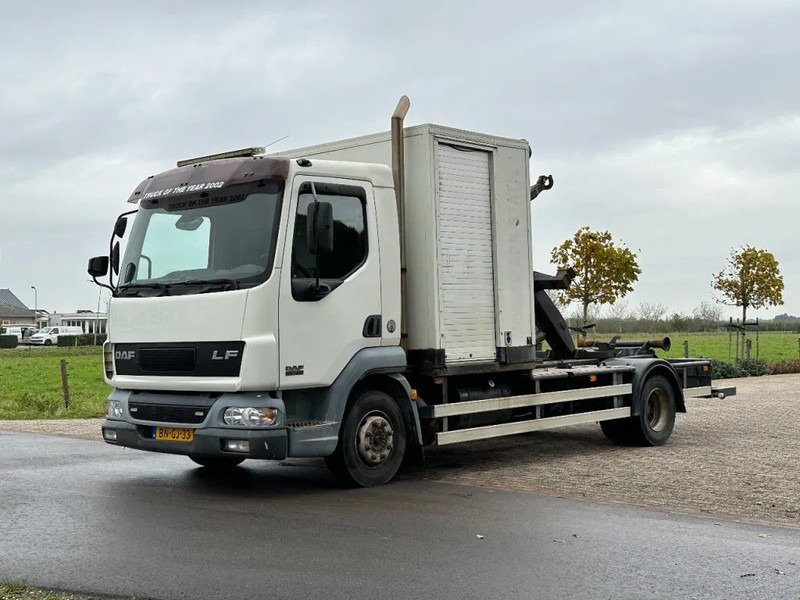 DAF LF 45 180!! HAAKARM/CONTAINER!!MOBILE WORKSHOP!! - Horgos rakodó teherautó: 4 kép. DAF LF 45 180!! HAAKARM/CONTAINER!!MOBILE WORKSHOP!! - Horgos rakodó teherautó: 4 kép.