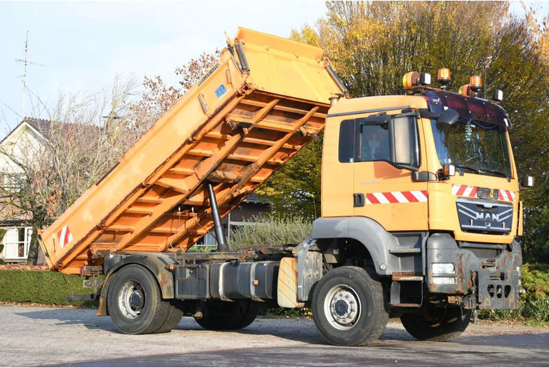 MAN TGS 18.320 AK!!4X4!! KIPPER MEILLER!!KOMMUNAL LKW!!KLIMA - Billenőplatós teherautó: 3 kép. MAN TGS 18.320 AK!!4X4!! KIPPER MEILLER!!KOMMUNAL LKW!!KLIMA - Billenőplatós teherautó: 3 kép.