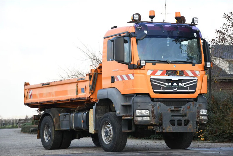 MAN TGS 18.320 AK!!4X4!! KIPPER MEILLER!!KOMMUNAL LKW!!KLIMA - Billenőplatós teherautó: 2 kép. MAN TGS 18.320 AK!!4X4!! KIPPER MEILLER!!KOMMUNAL LKW!!KLIMA - Billenőplatós teherautó: 2 kép.
