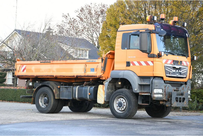 MAN TGS 18.320 AK!!4X4!! KIPPER MEILLER!!KOMMUNAL LKW!!KLIMA - Billenőplatós teherautó: 4 kép. MAN TGS 18.320 AK!!4X4!! KIPPER MEILLER!!KOMMUNAL LKW!!KLIMA - Billenőplatós teherautó: 4 kép.