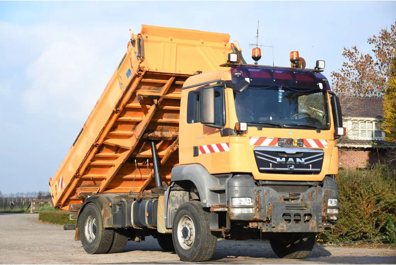 MAN TGS 18.320 AK!!4X4!! KIPPER MEILLER!!KOMMUNAL LKW!!KLIMA - Billenőplatós teherautó: 1 kép. MAN TGS 18.320 AK!!4X4!! KIPPER MEILLER!!KOMMUNAL LKW!!KLIMA - Billenőplatós teherautó: 1 kép.