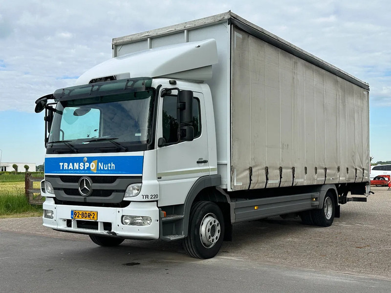Mercedes-Benz Atego 1218 bakwagen met laadklep 2000kg! - Dobozos felépítményű teherautó: 3 kép. Mercedes-Benz Atego 1218 bakwagen met laadklep 2000kg! - Dobozos felépítményű teherautó: 3 kép.