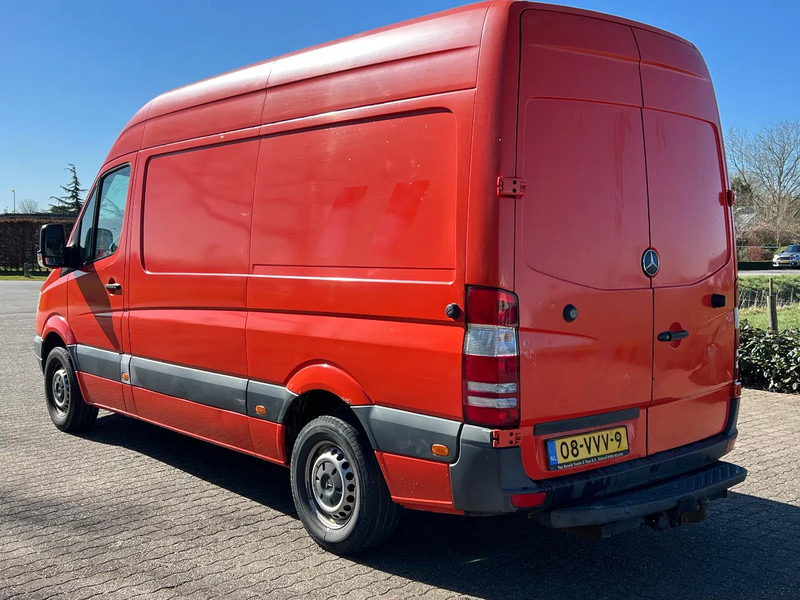 Mercedes-Benz Sprinter 211 211 CDI L2H2 366 DC - Kis furgon: 2 kép. Mercedes-Benz Sprinter 211 211 CDI L2H2 366 DC - Kis furgon: 2 kép.