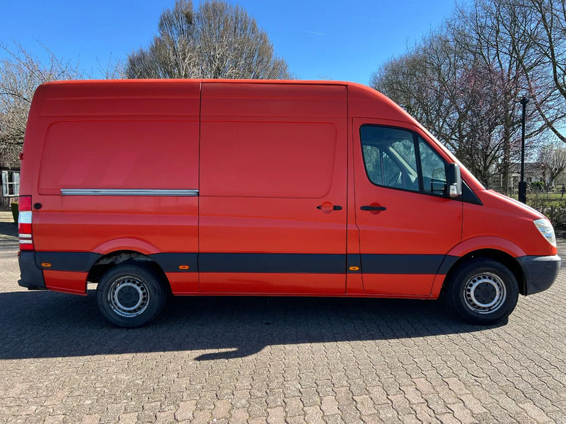 Mercedes-Benz Sprinter 211 211 CDI L2H2 366 DC - Kis furgon: 5 kép. Mercedes-Benz Sprinter 211 211 CDI L2H2 366 DC - Kis furgon: 5 kép.