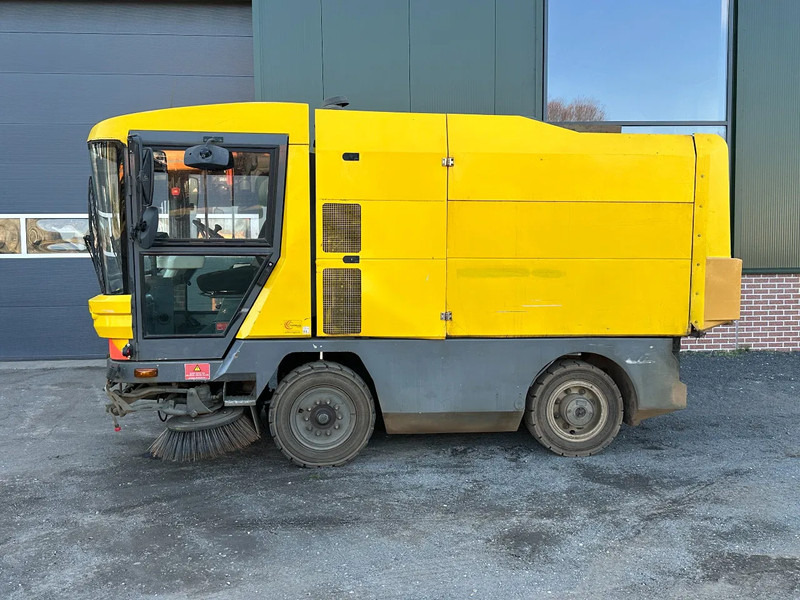 Ravo 530 VEEGMACHINE/SWEEPER!! - Utcaseprő gép: 2 kép. Ravo 530 VEEGMACHINE/SWEEPER!! - Utcaseprő gép: 2 kép.