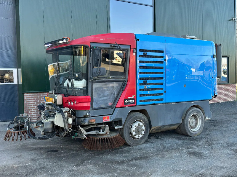 Ravo 580 VEEGMACHINE/SWEEPER!! - Utcaseprő gép: 1 kép. Ravo 580 VEEGMACHINE/SWEEPER!! - Utcaseprő gép: 1 kép.
