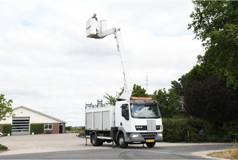 DAF LF 45.160 ARBEITSBUHNE/SKYWORKER/HOOGWERKER!!EURO4!! CUSTERS!! - Teherautó: 1 kép. DAF LF 45.160 ARBEITSBUHNE/SKYWORKER/HOOGWERKER!!EURO4!! CUSTERS!! - Teherautó: 1 kép.