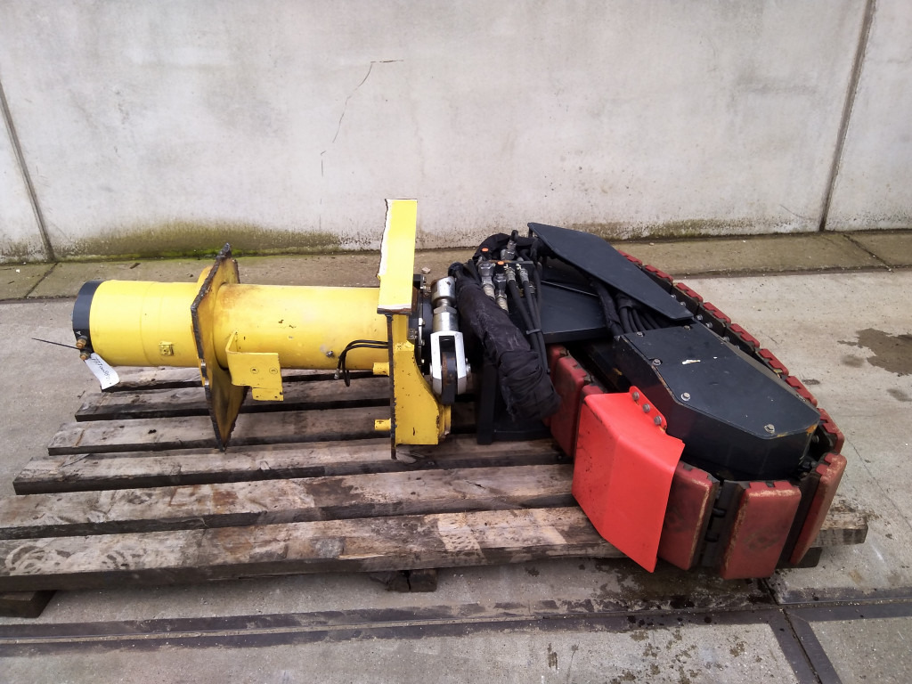 Bomag BM1000-35 - - Járószerkezet alkatrészek - Építőipari gépek: 1 kép. Bomag BM1000-35 - - Járószerkezet alkatrészek - Építőipari gépek: 1 kép.