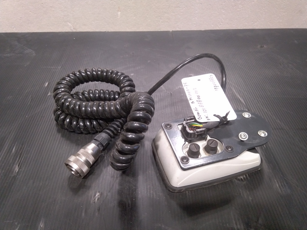 Bomag BM2000-75 - - Műszerfal - Építőipari gépek: 2 kép. Bomag BM2000-75 - - Műszerfal - Építőipari gépek: 2 kép.