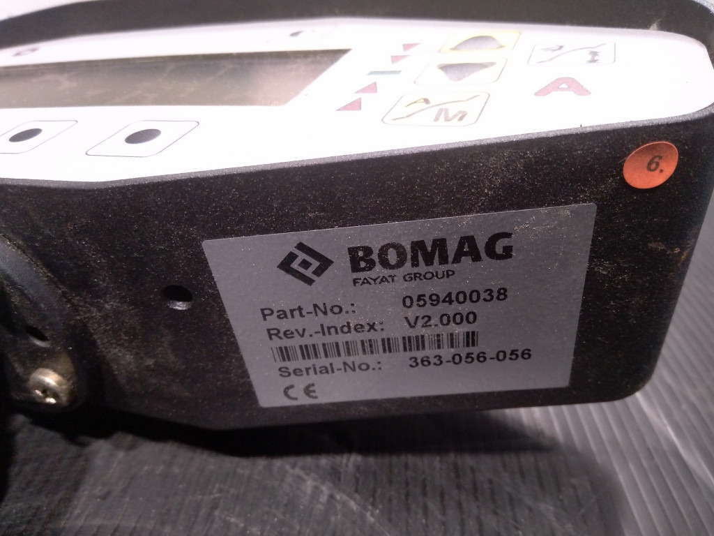 Bomag BM2000-75 - - Műszerfal - Építőipari gépek: 4 kép. Bomag BM2000-75 - - Műszerfal - Építőipari gépek: 4 kép.