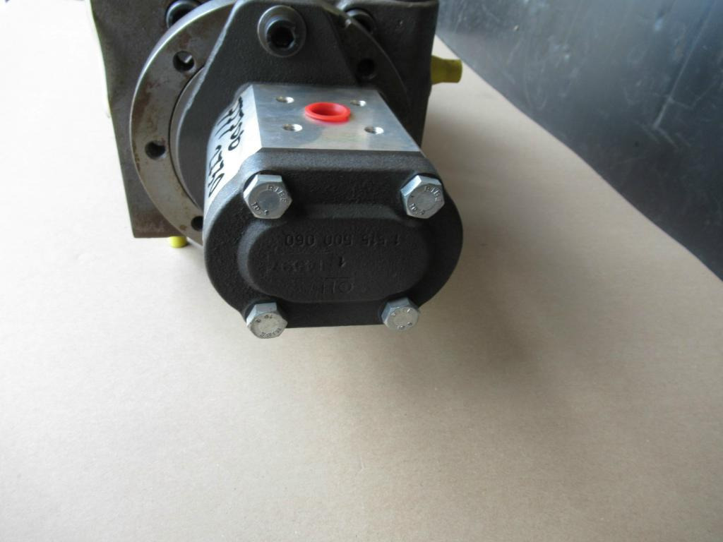 Bosch 0 510 725 363 - - Hidraulikus szivattyú - Építőipari gépek: 2 kép. Bosch 0 510 725 363 - - Hidraulikus szivattyú - Építőipari gépek: 2 kép.