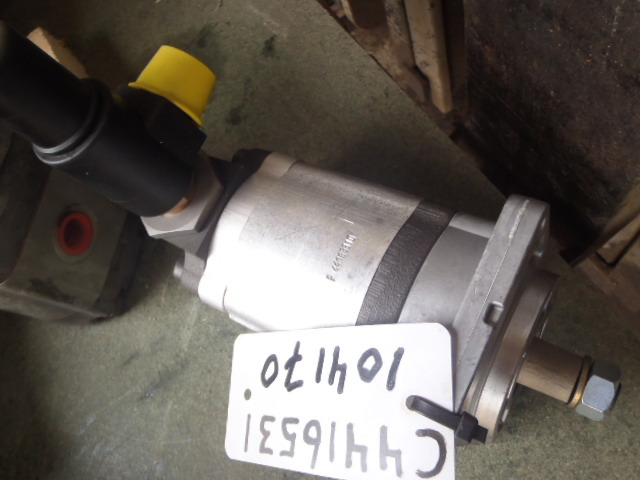 Bosch 511645310 - - Hidraulikus szivattyú - Építőipari gépek: 1 kép. Bosch 511645310 - - Hidraulikus szivattyú - Építőipari gépek: 1 kép.