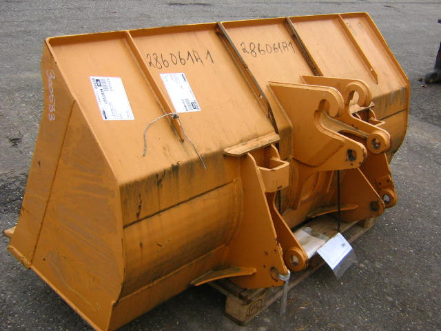 CNH Unknown - - Rakodókanál: 2 kép. CNH Unknown - - Rakodókanál: 2 kép.