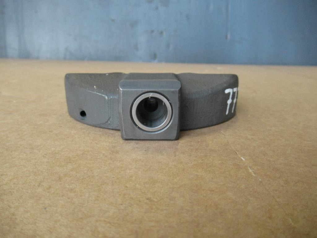 CNH YT10V00003R200 - - Olajszivattyú - Építőipari gépek: 4 kép. CNH YT10V00003R200 - - Olajszivattyú - Építőipari gépek: 4 kép.