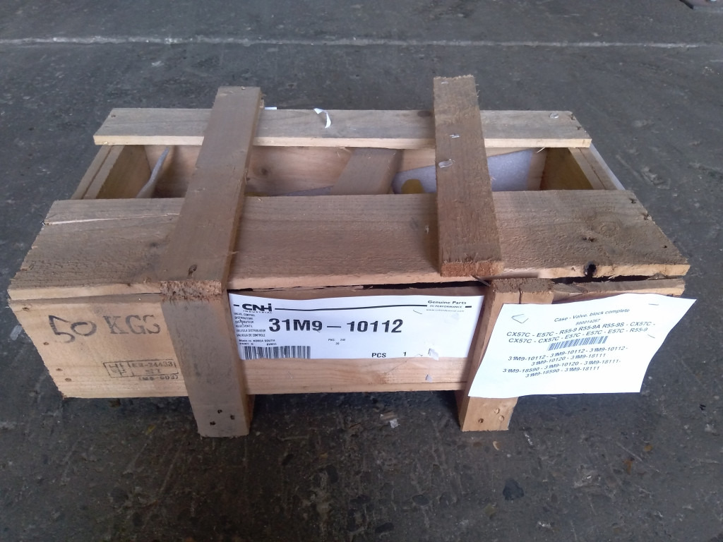 Case 31M9-10112 - Hidraulikus szelep - Építőipari gépek: 2 kép. Case 31M9-10112 - Hidraulikus szelep - Építőipari gépek: 2 kép.