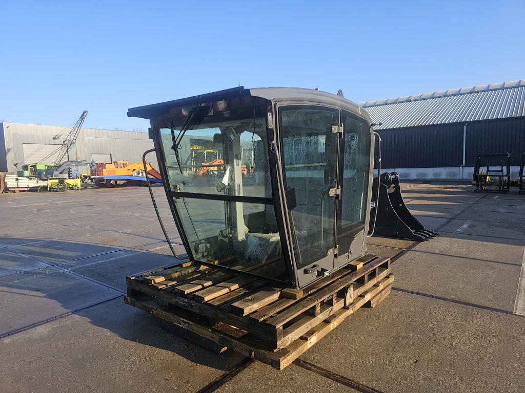 Case 48003933 - Fülke - Építőipari gépek: 2 kép. Case 48003933 - Fülke - Építőipari gépek: 2 kép.