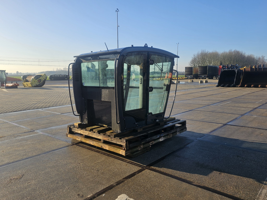 Case 48003933 - Fülke - Építőipari gépek: 4 kép. Case 48003933 - Fülke - Építőipari gépek: 4 kép.