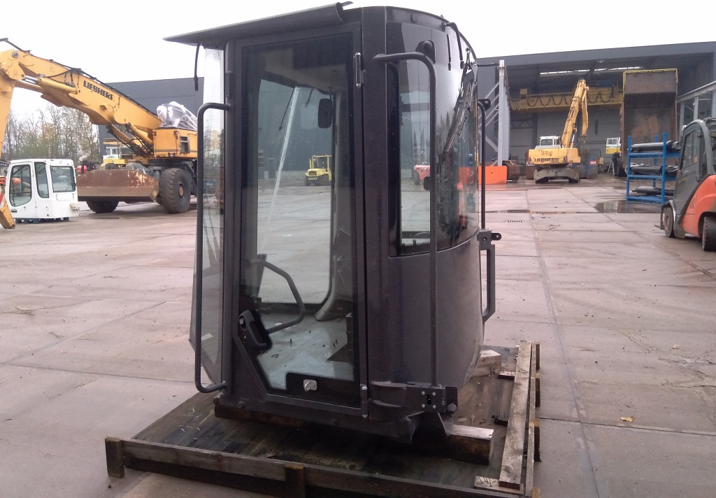 Case 84483623 - 84338702 - Fülke - Építőipari gépek: 4 kép. Case 84483623 - 84338702 - Fülke - Építőipari gépek: 4 kép.