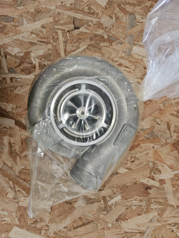 Case 84593946R - 84593946 - Turbó - Építőipari gépek: 3 kép. Case 84593946R - 84593946 - Turbó - Építőipari gépek: 3 kép.