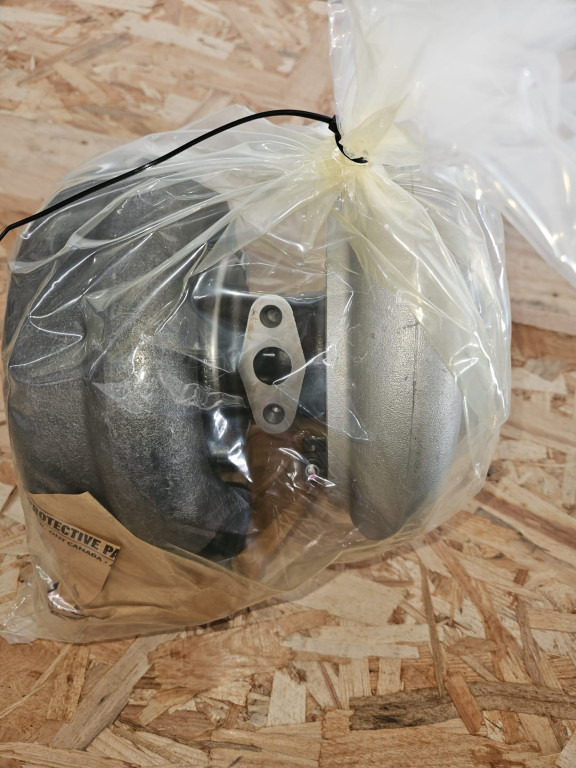 Case 84593946R - 84593946 - Turbó - Építőipari gépek: 4 kép. Case 84593946R - 84593946 - Turbó - Építőipari gépek: 4 kép.