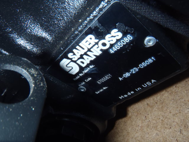 Case 87055821 - 87576229 - Hidraulikus szivattyú - Építőipari gépek: 3 kép. Case 87055821 - 87576229 - Hidraulikus szivattyú - Építőipari gépek: 3 kép.