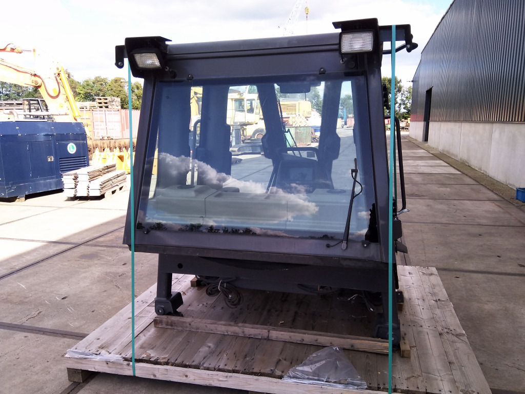 Case 87388637 - 87388630 - Fülke - Építőipari gépek: 3 kép. Case 87388637 - 87388630 - Fülke - Építőipari gépek: 3 kép.