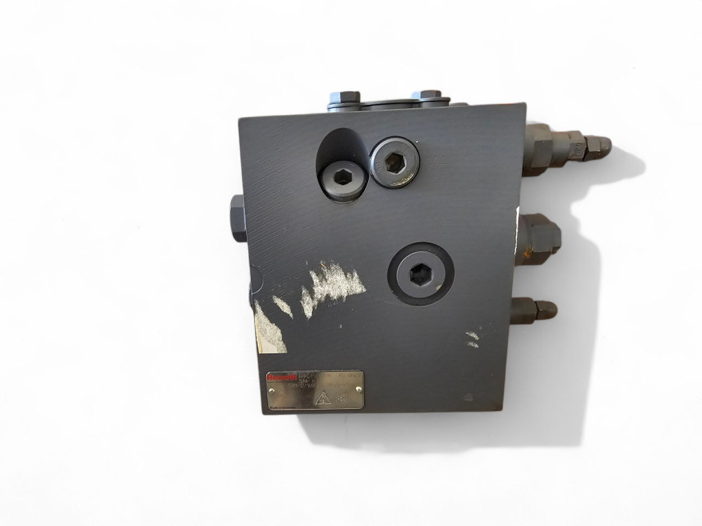 Case ND136679 - Hidraulikus szelep - Építőipari gépek: 1 kép. Case ND136679 - Hidraulikus szelep - Építőipari gépek: 1 kép.