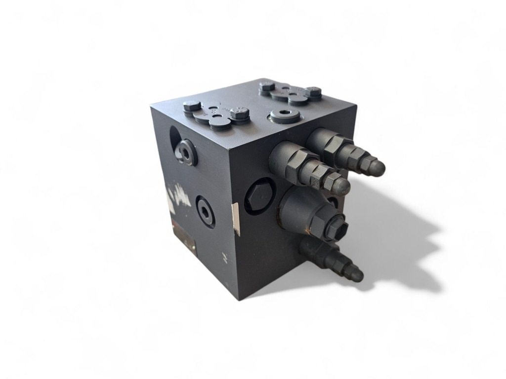 Case ND136679 - Hidraulikus szelep - Építőipari gépek: 2 kép. Case ND136679 - Hidraulikus szelep - Építőipari gépek: 2 kép.