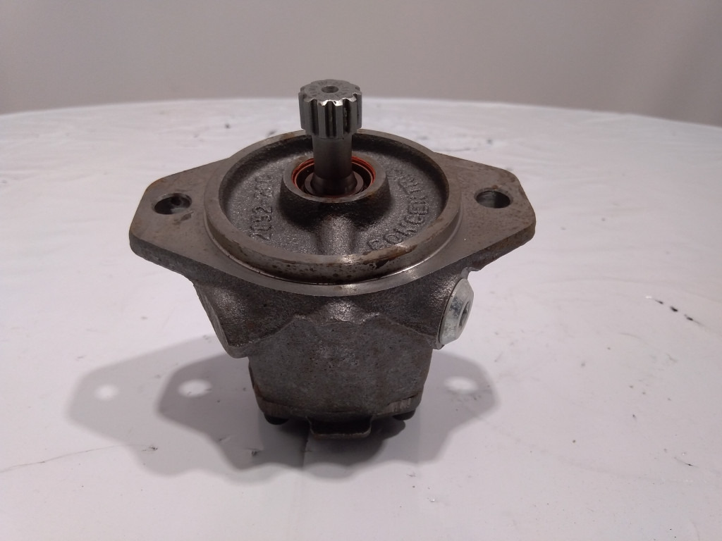 Caterpillar 3166864 - 3848612 - Üzemanyag szivattyú - Építőipari gépek: 1 kép. Caterpillar 3166864 - 3848612 - Üzemanyag szivattyú - Építőipari gépek: 1 kép.