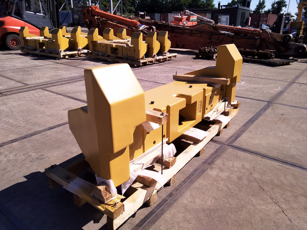 Caterpillar 3672334 - Ellensúly - Építőipari gépek: 5 kép. Caterpillar 3672334 - Ellensúly - Építőipari gépek: 5 kép.