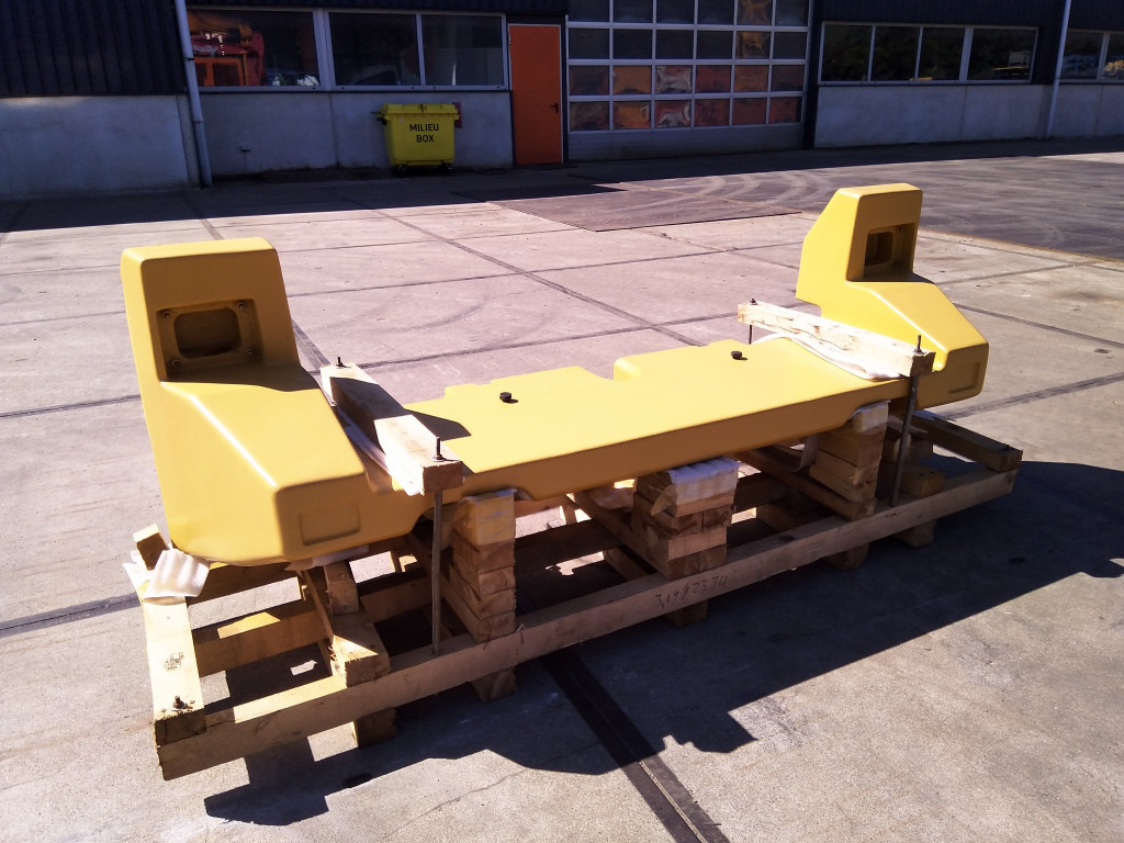 Caterpillar 3672334 - Ellensúly - Építőipari gépek: 1 kép. Caterpillar 3672334 - Ellensúly - Építőipari gépek: 1 kép.