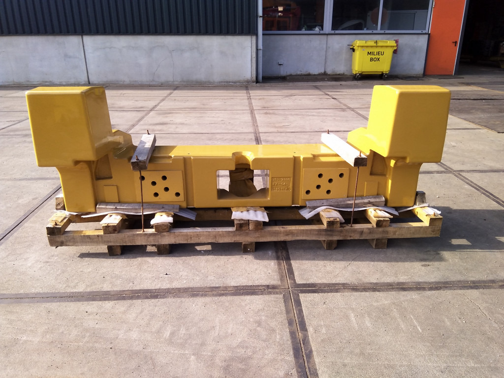 Caterpillar 3672336 - Ellensúly - Építőipari gépek: 4 kép. Caterpillar 3672336 - Ellensúly - Építőipari gépek: 4 kép.