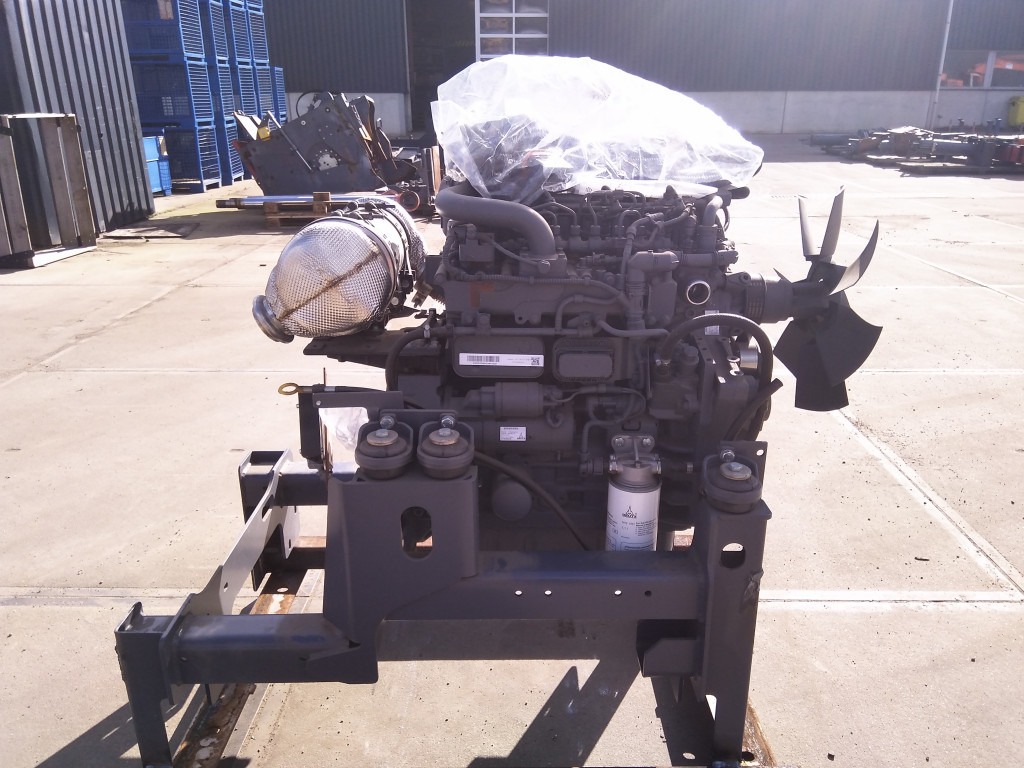 Deutz TD3.6 L4 - - Motor - Építőipari gépek: 4 kép. Deutz TD3.6 L4 - - Motor - Építőipari gépek: 4 kép.