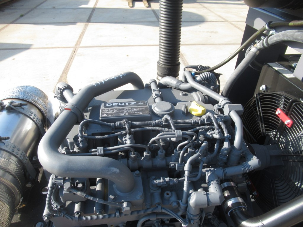 Deutz TD3.6 L4 - - Motor - Építőipari gépek: 2 kép. Deutz TD3.6 L4 - - Motor - Építőipari gépek: 2 kép.