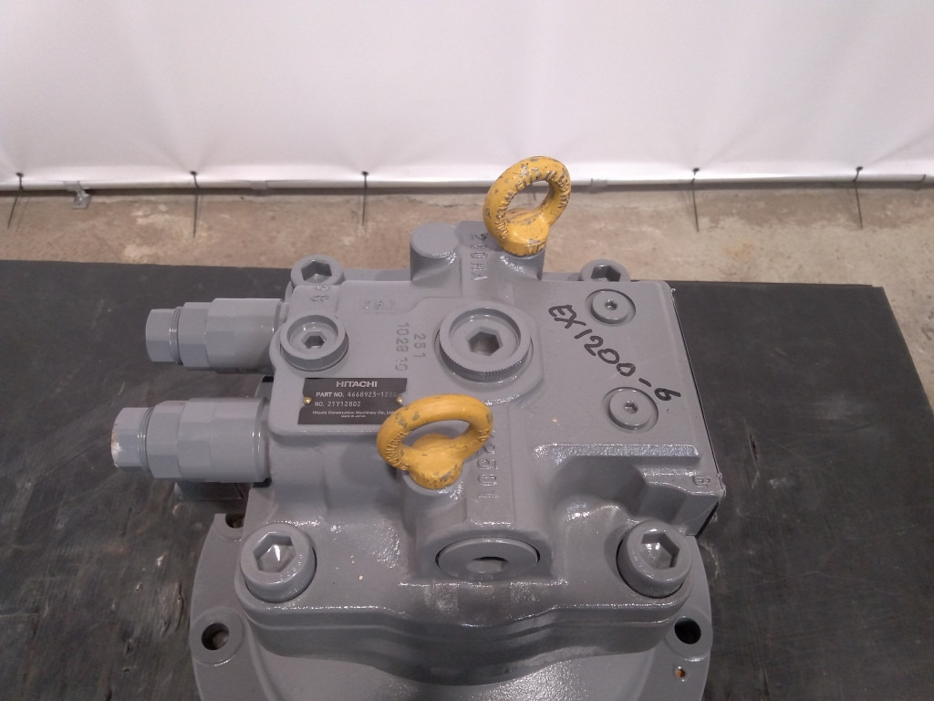 Hitachi 4668923 - PG200044 - Fordító motor - Építőipari gépek: 2 kép. Hitachi 4668923 - PG200044 - Fordító motor - Építőipari gépek: 2 kép.